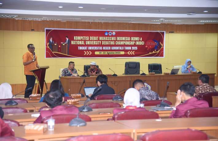 Perwakilan Mahasiswa Program Vokasi Mengikuti Gelar Kompetesi Debat Mahasiswa