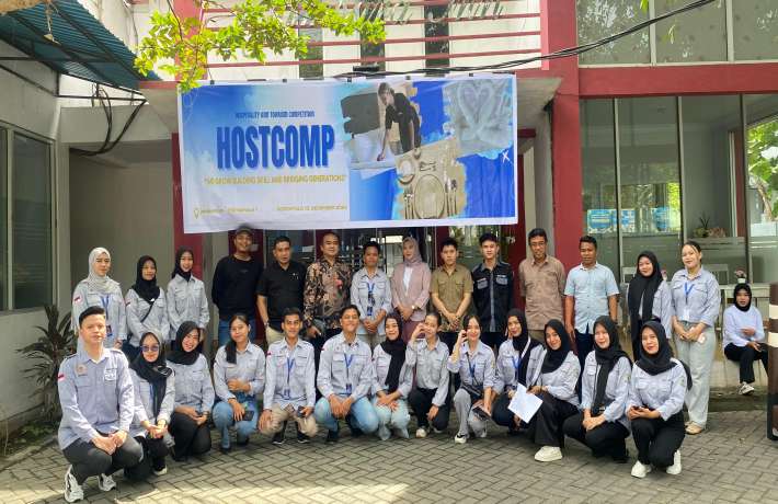 Mahasiswa Vokasi Jurusan Pariwisata Gelar Hospitality and Tourism Competition di Bidang Housekeeping dan Set Up Table