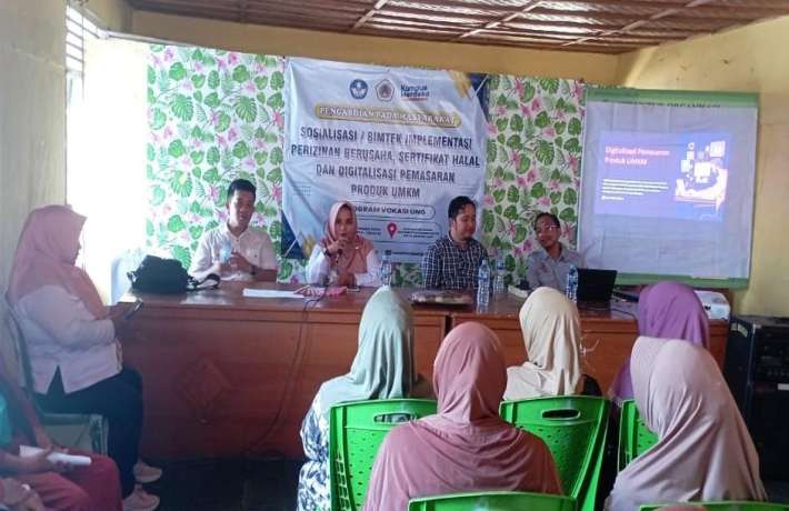 Sosialisasi Bimtek Perizinan Berusaha, Sertifikat Halal dan Digitalisasi Pemasaran Produk UMKM Pada Kelurahan Bugis 